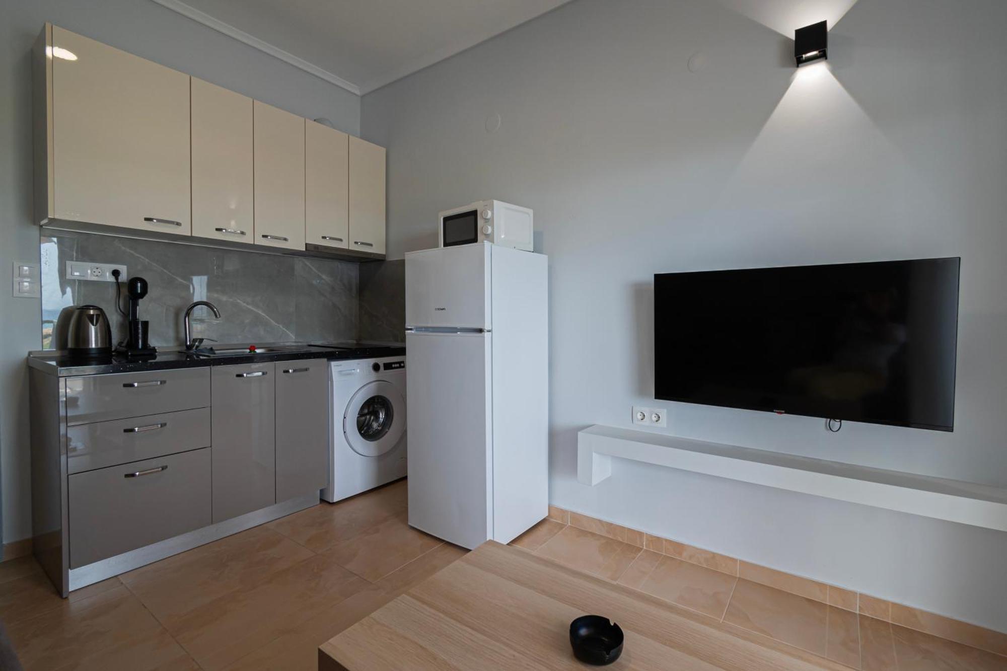 Apartment Happy Ellen Seafront By Travel Pro Services - Nea Plagia Halkidiki